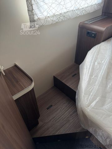 Half-integraal camper EURAMOBIL Profila T 726 QF Luminary -S SAT/SOLAR/VeloSlide