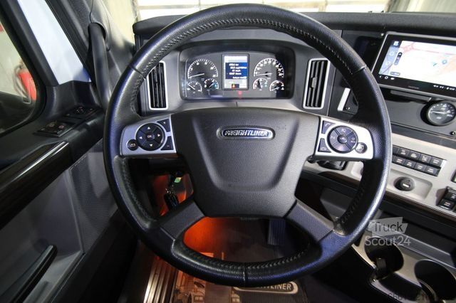 Tracteur routier standard FREIGHTLINER Cascadia, 3-Achser