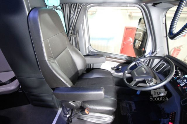 Tracteur routier standard FREIGHTLINER Cascadia, 3-Achser