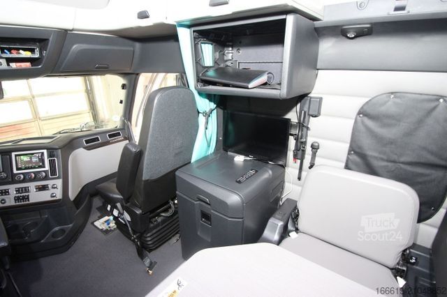 Tracteur routier standard FREIGHTLINER Cascadia, 3-Achser