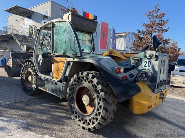 Teleszkópos rakodó Liebherr LiEBHERR.   TL. 442-13