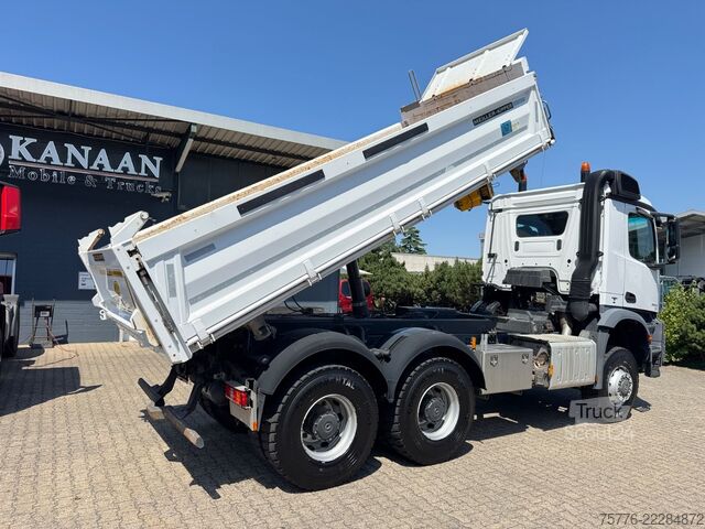 Camion basculante trilateral MERCEDES-BENZ 3343 Arocs 4 Allrad 6x6 MEILLER  Only 34.000 Km