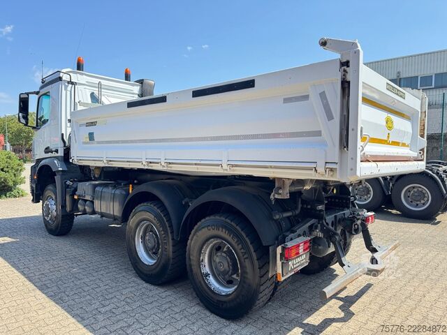 Camion basculante trilateral MERCEDES-BENZ 3343 Arocs 4 Allrad 6x6 MEILLER  Only 34.000 Km