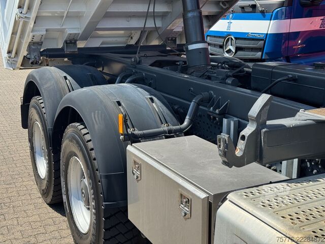 Camion basculante trilateral MERCEDES-BENZ 3343 Arocs 4 Allrad 6x6 MEILLER  Only 34.000 Km