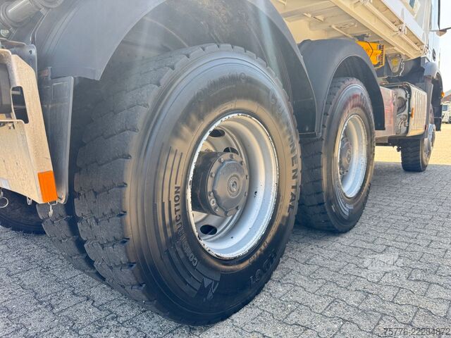 Camion basculante trilateral MERCEDES-BENZ 3343 Arocs 4 Allrad 6x6 MEILLER  Only 34.000 Km