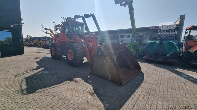 Kerekes rakodó Doosan Develon DL300-5