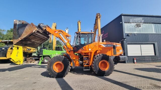 Kerekes rakodó Doosan Develon DL300-5