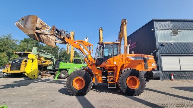 Kerekes rakodó Doosan Develon DL300-5