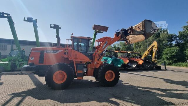 Kerekes rakodó Doosan Develon DL300-5