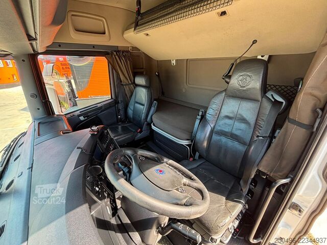Транспорт в хладилници/фризери Scania R 730 8x4*4 CARRIER SUPRA / BOX L=7637 mm / RET...