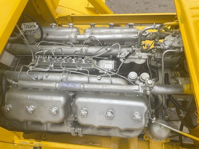 Ciągnik Kirovets K 701 V12
