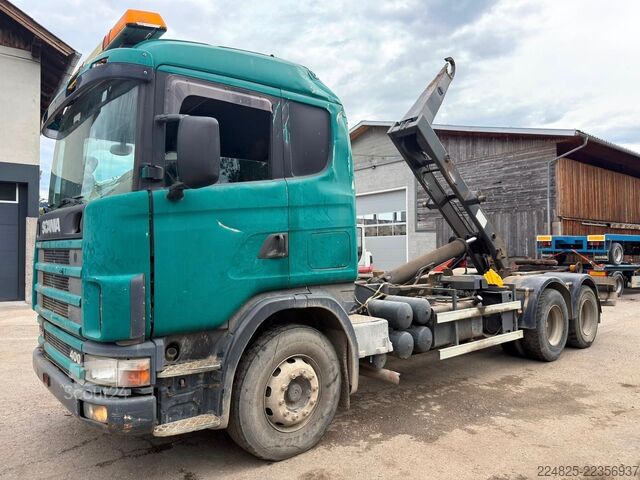 شاحنة قلّابة بذراع تحميل متحرك SCANIA P124  6x2 ABROLLKIPPER*1999*EURO2*