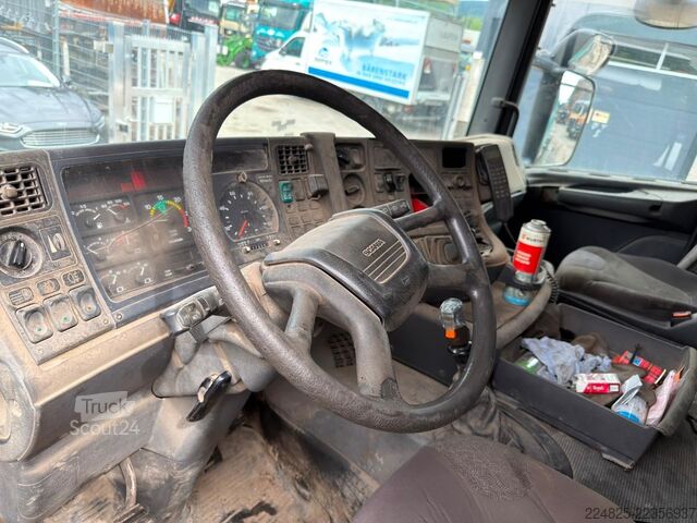شاحنة قلّابة بذراع تحميل متحرك SCANIA P124  6x2 ABROLLKIPPER*1999*EURO2*