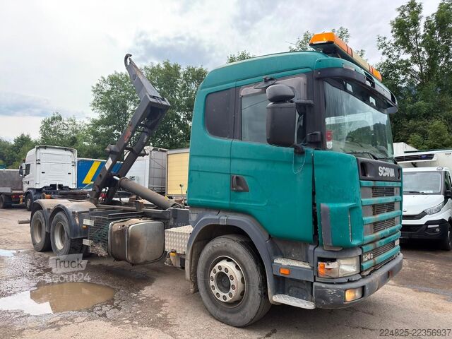 شاحنة قلّابة بذراع تحميل متحرك SCANIA P124  6x2 ABROLLKIPPER*1999*EURO2*