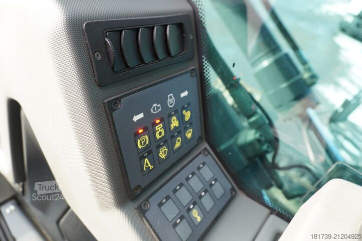 Material handler Fuchs MHL 340 S5 material handling excavator