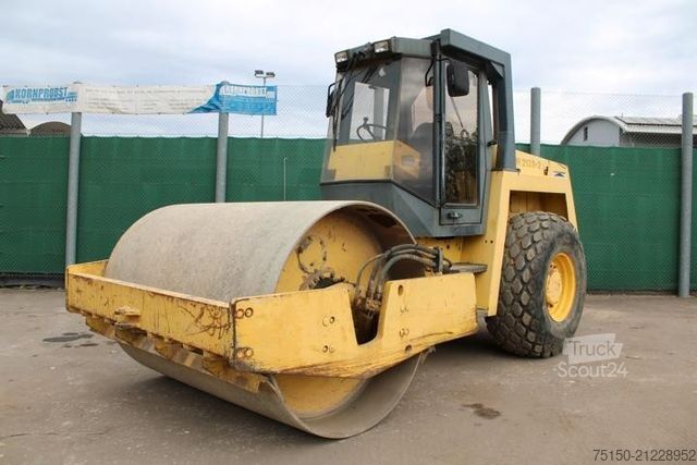 Walec jednobębnowy BOMAG BW 213 D-2 - Nr.: 925