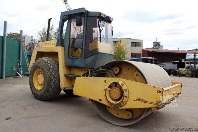 Walec jednobębnowy BOMAG BW 213 D-2 - Nr.: 925