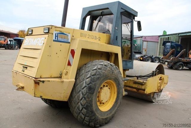 Walec jednobębnowy BOMAG BW 213 D-2 - Nr.: 925