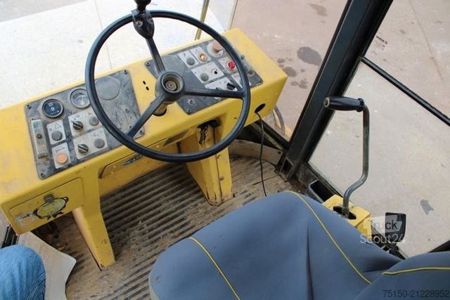 Walec jednobębnowy BOMAG BW 213 D-2 - Nr.: 925