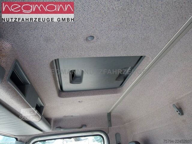 Camião plataforma com lona MERCEDES-BENZ Atego 817, Alu-Koffer LBW, AHK, DE.