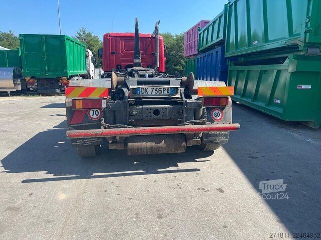 Āķa konteineru automašīna SCANIA SCANIA CV P114 GB SCARRABILE USATO 8X2
