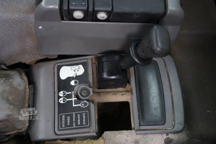 Mixeur Renault Kerax 370 8X4/ MIXER/ BARYVAL 9 M3/ CRUISE CONT...