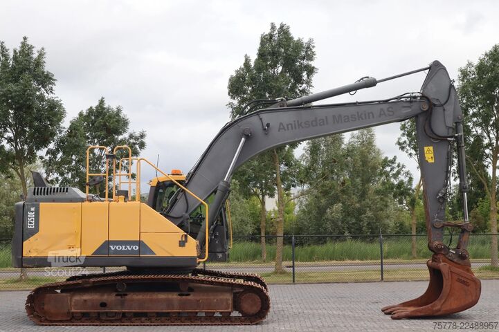 Rupsgraafmachine Volvo EC250E NL | QUICK COUPLER | BUCKET