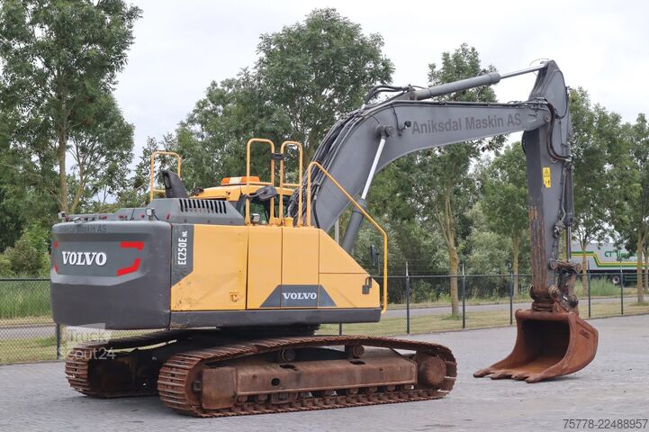 Rupsgraafmachine Volvo EC250E NL | QUICK COUPLER | BUCKET
