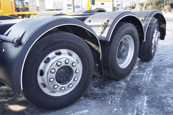 HDS Mercedes-Benz Antos 3240 8×2 / Typhoon L170Z3 crane