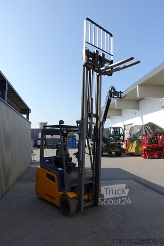 Frontgaffeltruck Jungheinrich EFG 220 330ZZ
