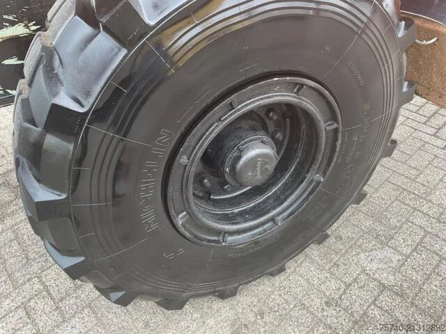 Kipper Mercedes-Benz 813 + Manual + Kipper + 4x4