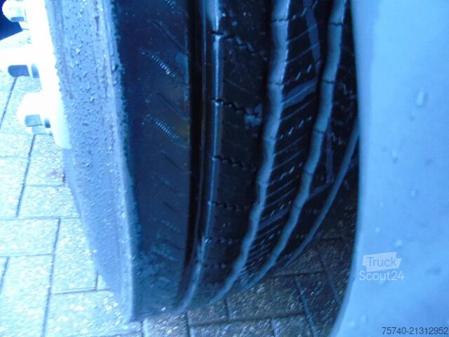 Transport chłodniczy/mrożony Scania P230 LOW KLM +  CARRIER + LOADLIFT +