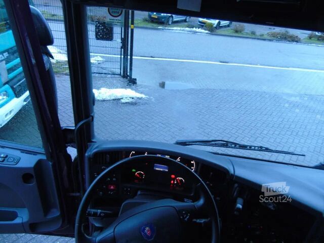 Jäähdytetyt/pakastetut kuljetukset Scania P230 LOW KLM +  CARRIER + LOADLIFT +