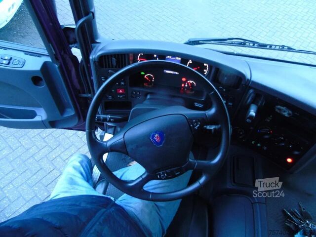 Jäähdytetyt/pakastetut kuljetukset Scania P230 LOW KLM +  CARRIER + LOADLIFT +