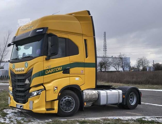 Standarta traktora vienība IVECO S-WAY
