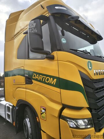 Standarta traktora vienība IVECO S-WAY