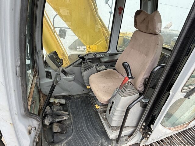 Gosenični bager New Holland E215LC