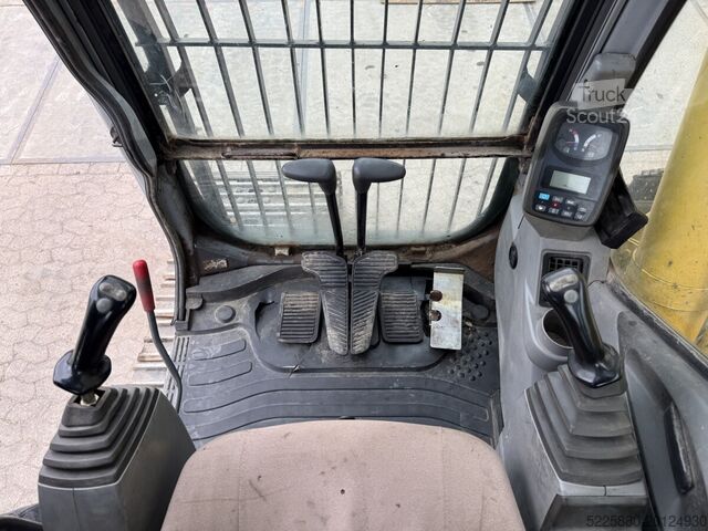 Gosenični bager New Holland E215LC