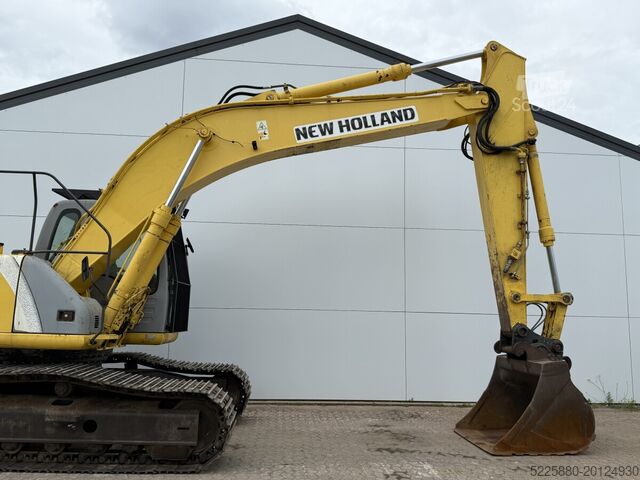 Gosenični bager New Holland E215LC