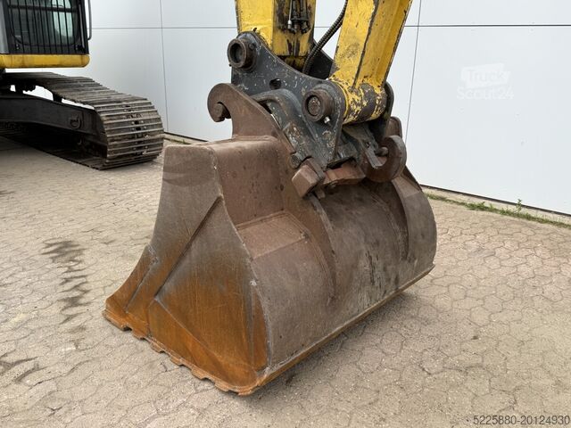 Gosenični bager New Holland E215LC