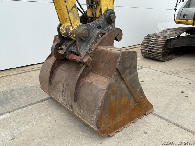 Gosenični bager New Holland E215LC