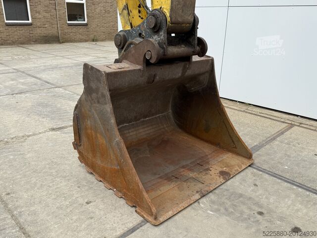 Gosenični bager New Holland E215LC