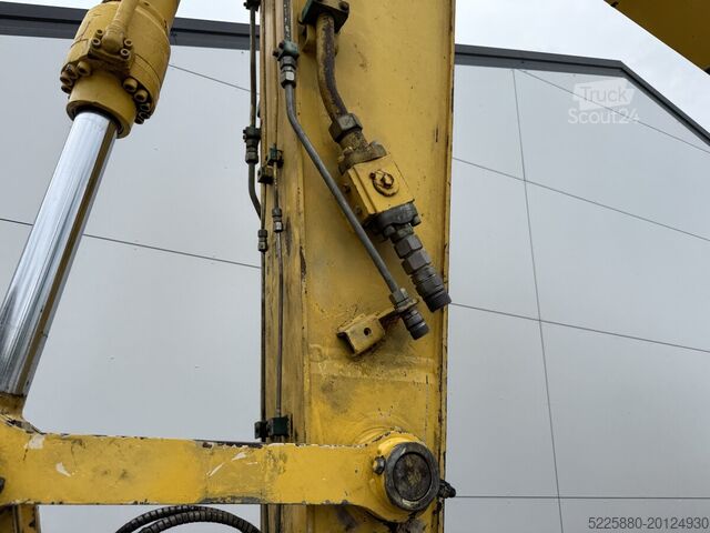 Gosenični bager New Holland E215LC