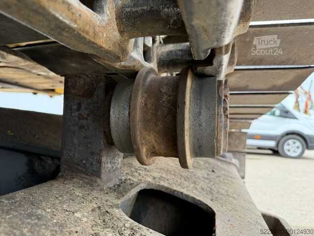 Gosenični bager New Holland E215LC