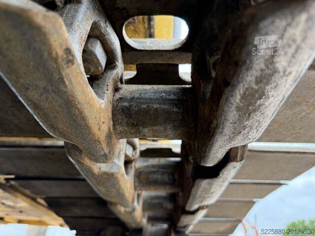 Gosenični bager New Holland E215LC