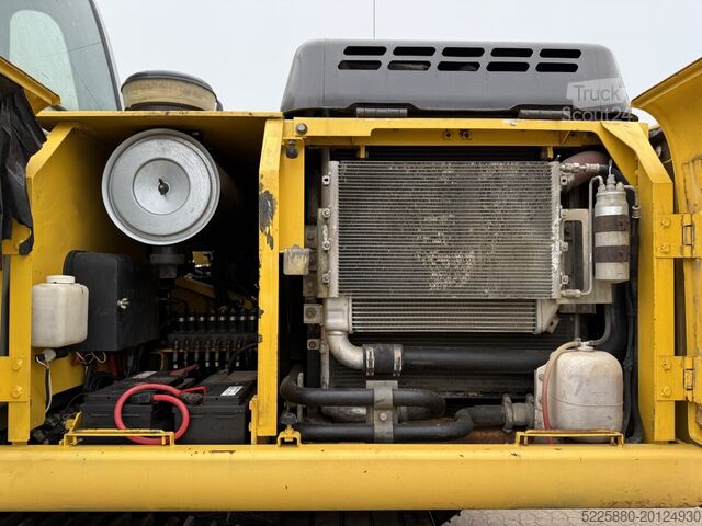 Gosenični bager New Holland E215LC