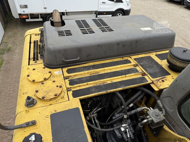 Gosenični bager New Holland E215LC