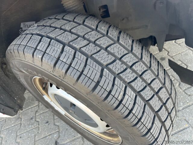 Bestelwagen Mercedes-Benz Sprinter 319 1.9 CDI / L4 H2 / RWD / Navi / APK...