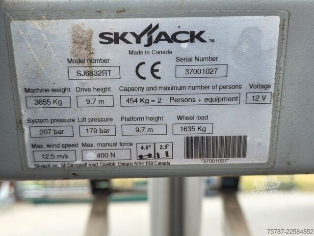 Werkplatform Skyjack SJ6832RT 4x4 Diesel, neuer Motor!!!