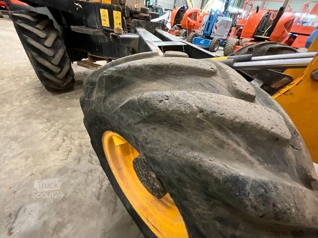 Camión volquete JCB 6 T FT